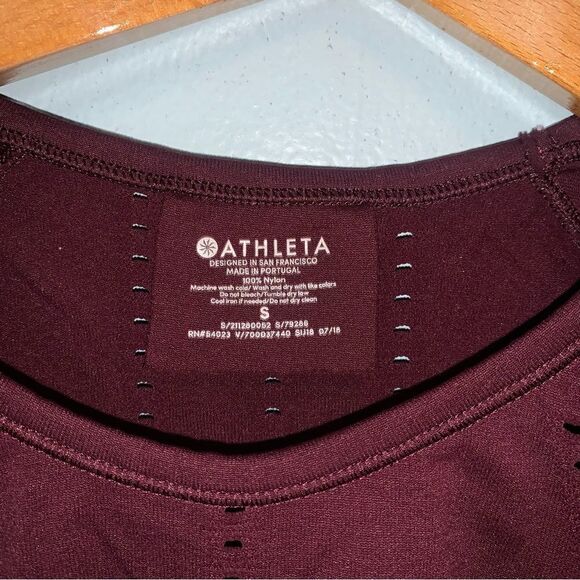 Athleta fitted long sleeve Size Small - Picture 2 of 3